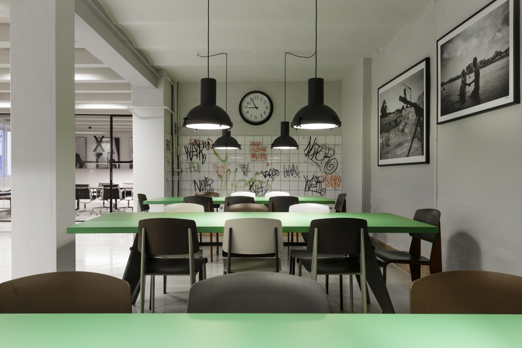 开云（中国） - 桌几|餐桌|办公家具|设计师家具|EM 餐桌